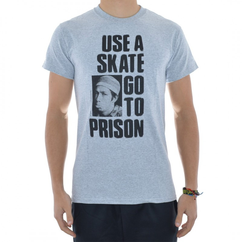 T-shirt Trasher "Use a Skate go to prison"